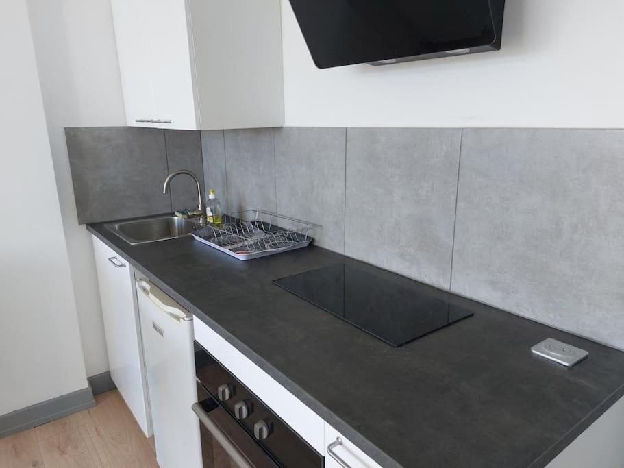 Le Voltaire - T2 Neuf Face Pyrenees Apartment ตาร์บ ภายนอก รูปภาพ