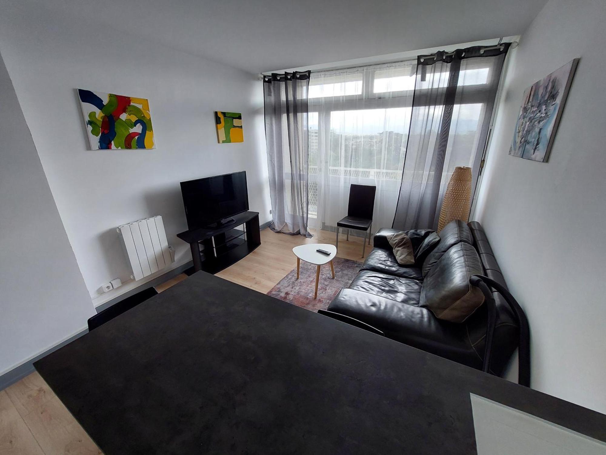 Le Voltaire - T2 Neuf Face Pyrenees Apartment ตาร์บ ภายนอก รูปภาพ